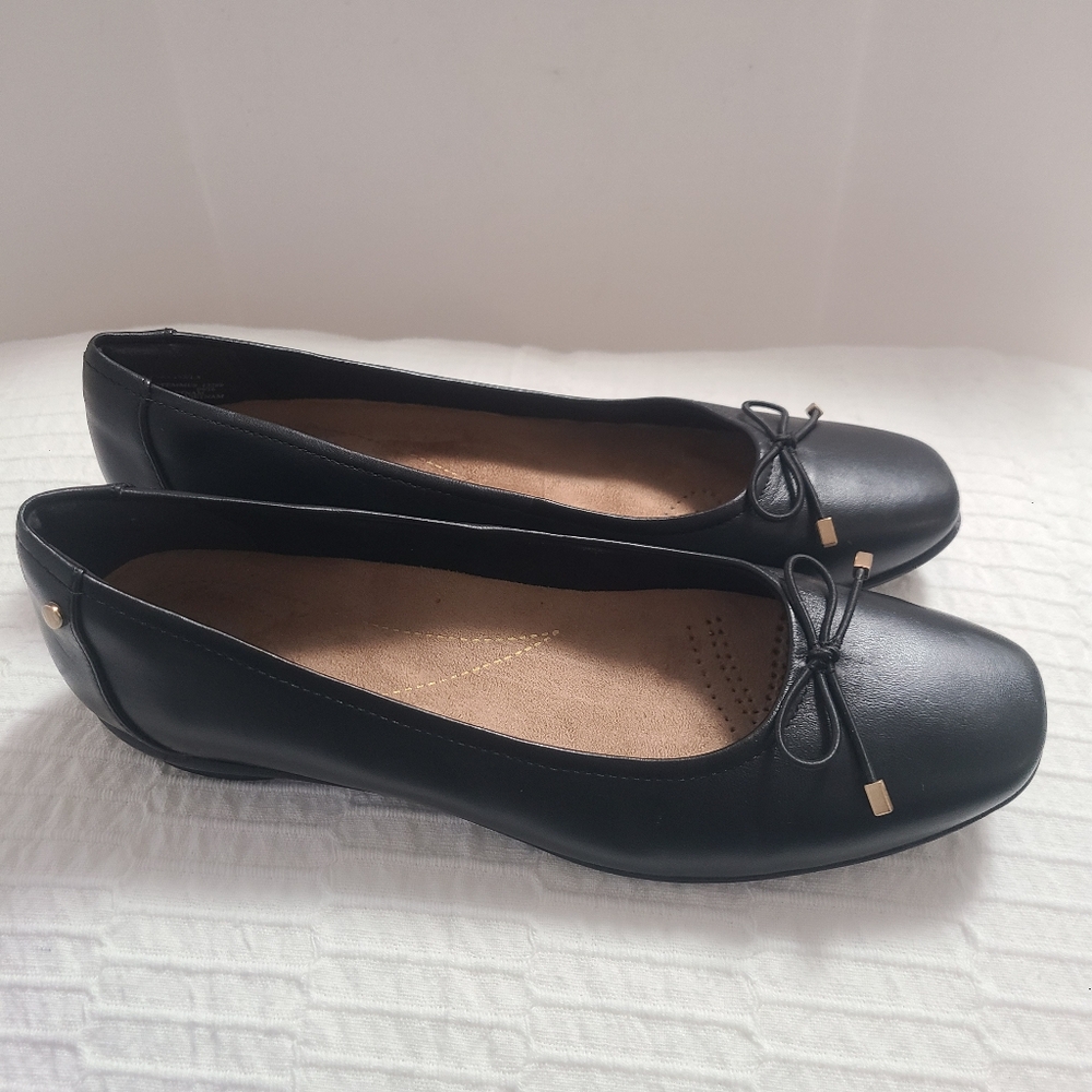 NWT Clarks Artisan Women Leather, Comfort, Style, Travel, Black Flats Sz 8.5 M